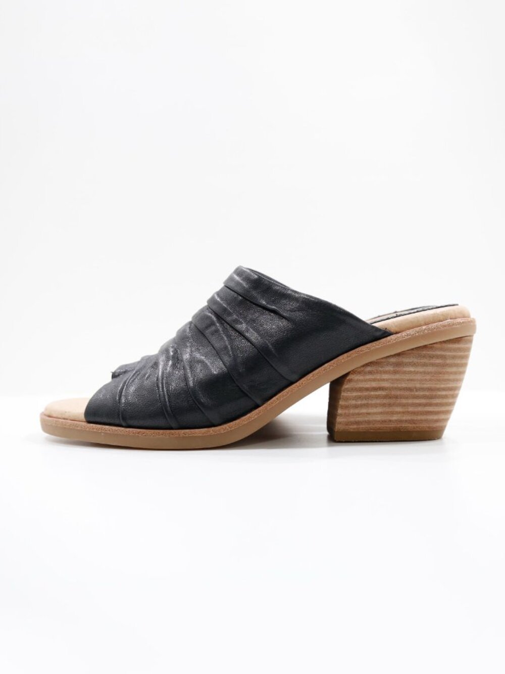 Sofft Pienza Black Leather Chunky 2.5" Block Heel Sandals - 8.5